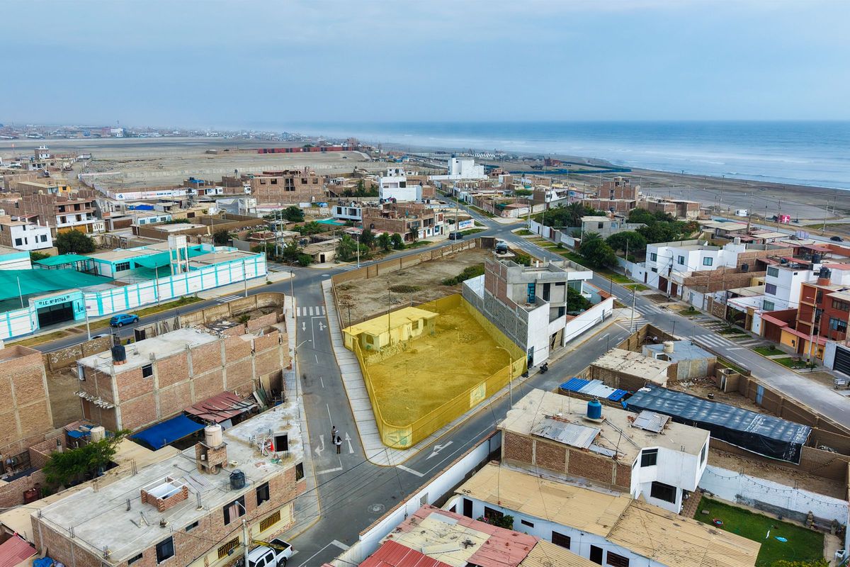 Terreno en esquina en Las Lomas, Huanchaco